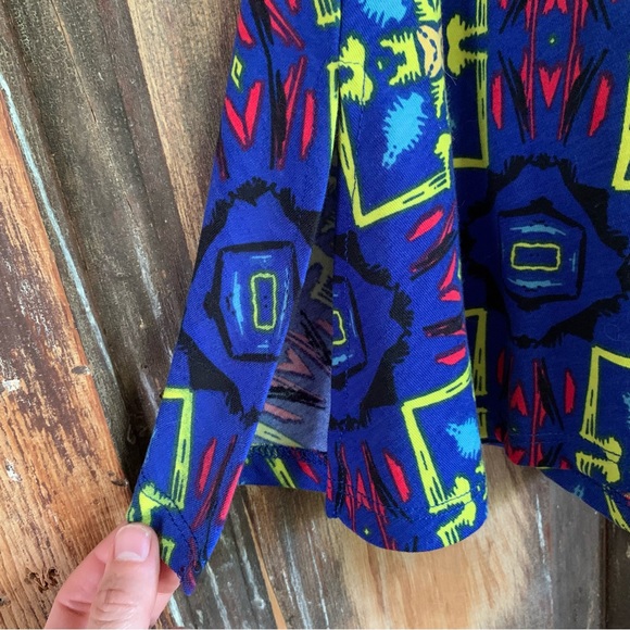 LULAROE “Perfect T” patterned top - Picture 3 of 6